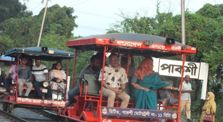 সরকারি সফরের নামে স্ত্রীকে নিয়ে পাকশী ও হার্ডিঞ্জ ব্রিজ ‘ভ্রমণ’ রেল সচিবের